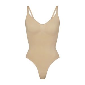 SKIMS SEAMLESS SCULPT THONG BODYSUIT